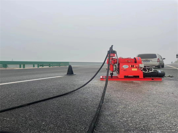 利国镇马路路基路面开裂下沉注浆加固灌浆