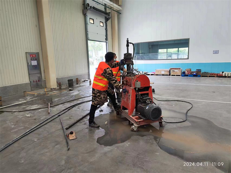 利国镇厂房地面下沉塌陷注浆加固施工